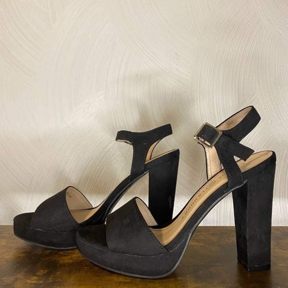 Chinese Laundry Z-Aced micro sued heels; US 7 - Picture 2 of 7